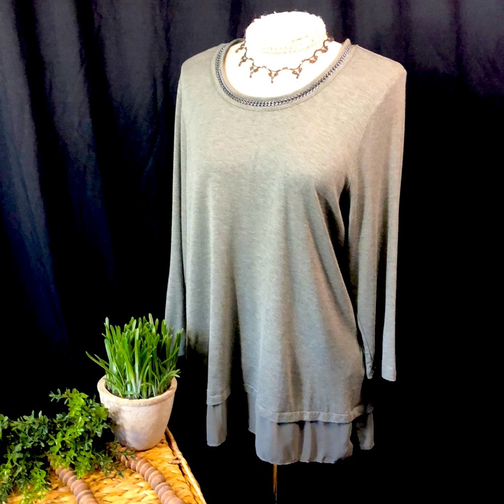 Rose+Olive women’s L top tunic 3/4 sleeve rayon, moss green, metal accent